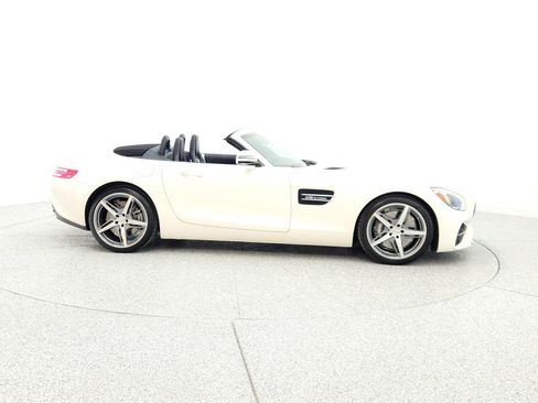 Used 2018 Mercedes-Benz AMG GT Roadster image 4