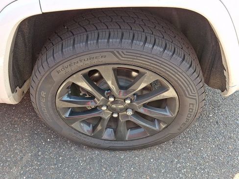 Used 2018 Jeep Grand Cherokee Altitude AWD/4WD image 7