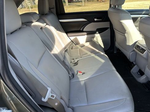 Used 2016 Toyota Highlander XLE image 21