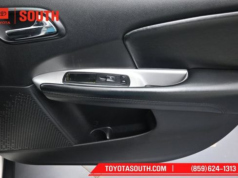 Used 2019 Dodge Journey SE FWD image 35
