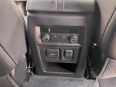 Used 2023 Chevrolet Traverse RS FWD image 42