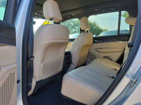 Used 2024 Jeep Grand Cherokee Limited w/ Luxury Tech Group II AWD/4WD image 9