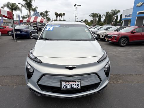 Used 2023 Chevrolet Bolt EUV Premier w/ Sun & Sound Package FWD image 3
