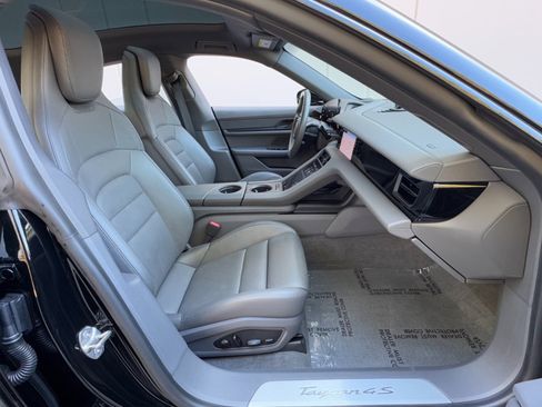 Used 2020 Porsche Taycan 4S image 16