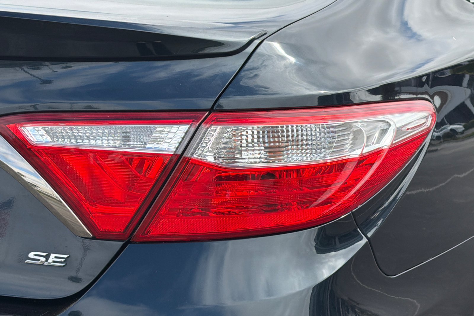 Used 2016 Toyota Camry SE FWD image 39