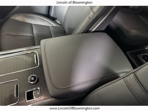 New 2026 Lincoln Aviator AWD w/ Jet Appearance Package image 32