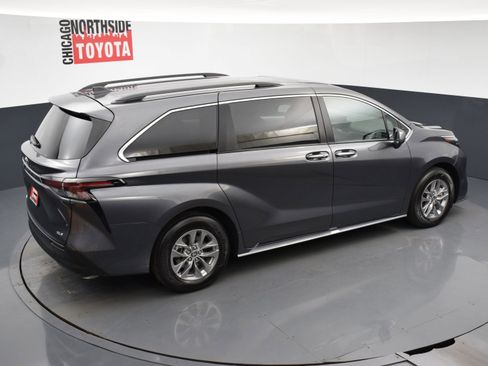 Used 2025 Toyota Sienna XLE image 24