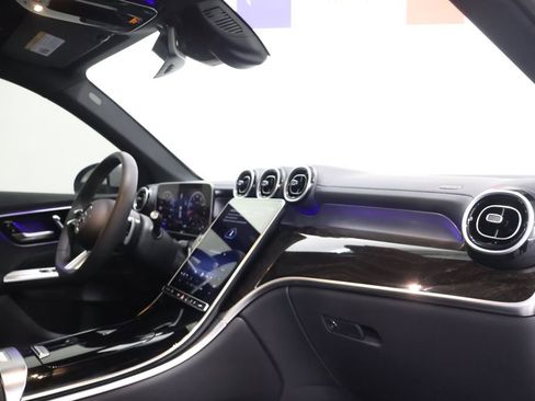 Used 2025 Mercedes-Benz GLC 300 4MATIC image 23