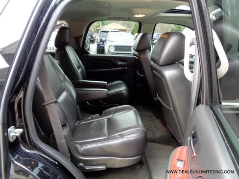 Used 2012 Cadillac Escalade Luxury image 28