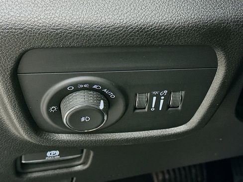 Certified 2025 Jeep Grand Cherokee Limited w/ Black Appearance Package image 18