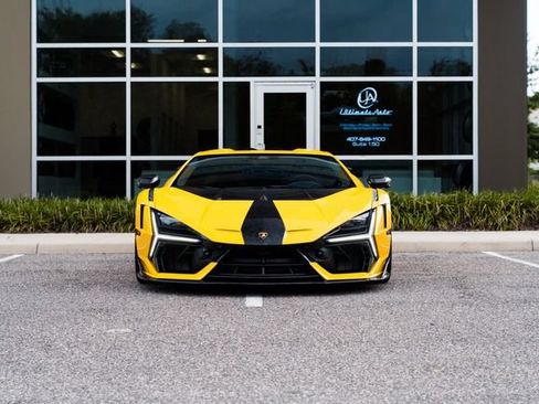 Used 2025 Lamborghini Revuelto AWD/4WD image 8