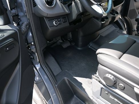 Used 2025 Mercedes-Benz Sprinter 2500 image 7