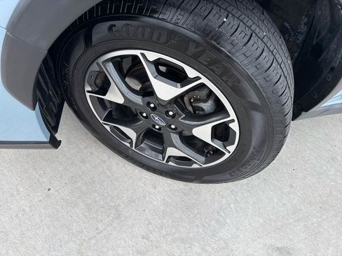 Used 2019 Subaru Crosstrek 2.0i Premium AWD/4WD image 2