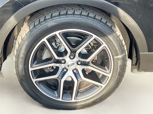 Used 2016 Ford Explorer Sport image 32