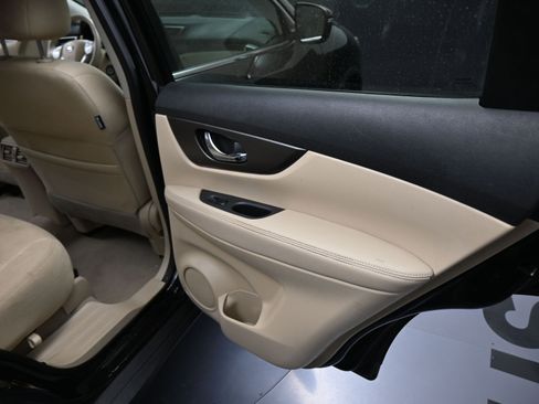 Used 2015 Nissan Rogue S w/ S Family Package image 20