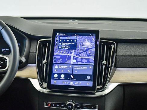 Certified 2025 Volvo XC90 T8 Plus w/ Protection Package Premier image 14