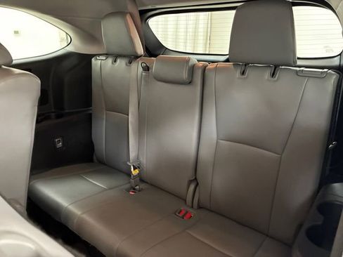 Used 2022 Toyota Highlander XLE AWD/4WD image 18