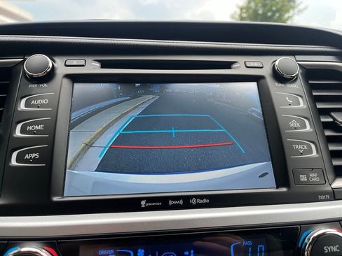 Used 2018 Toyota Highlander XLE AWD/4WD image 30