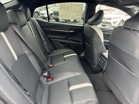 Used 2025 Toyota Camry SE image 34