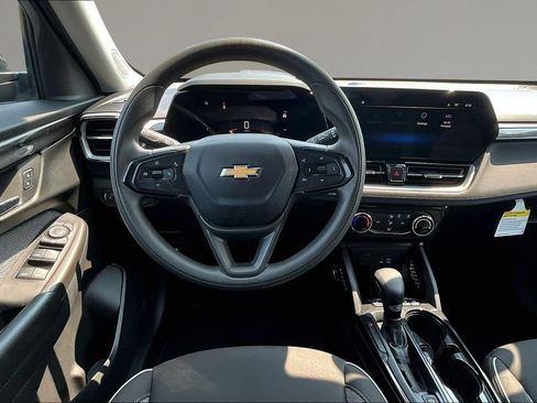 Used 2025 Chevrolet TrailBlazer LT AWD/4WD image 8