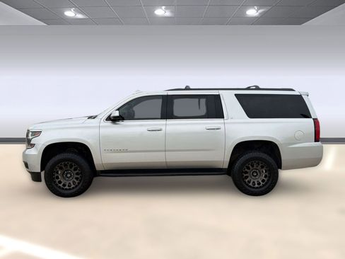 Used 2019 Chevrolet Suburban LT RWD image 2