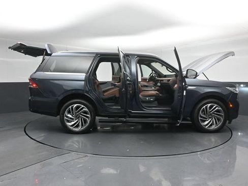 Certified 2025 Lincoln Navigator Reserve AWD/4WD image 61