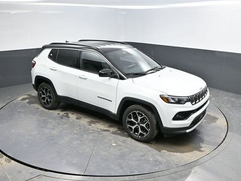 Used 2025 Jeep Compass Limited image 37