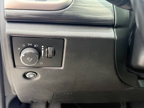 Used 2020 Jeep Grand Cherokee Altitude RWD image 11