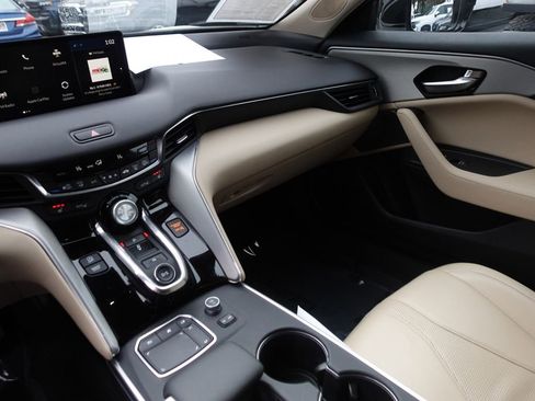 Certified 2025 Acura TLX w/ Technology Package image 21