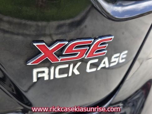 Used 2020 Toyota Corolla XSE FWD image 17