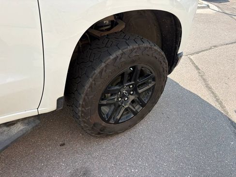 Used 2021 Chevrolet Silverado 1500 LT Trail Boss AWD/4WD image 14