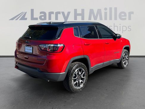 New 2026 Jeep Compass Trailhawk image 5