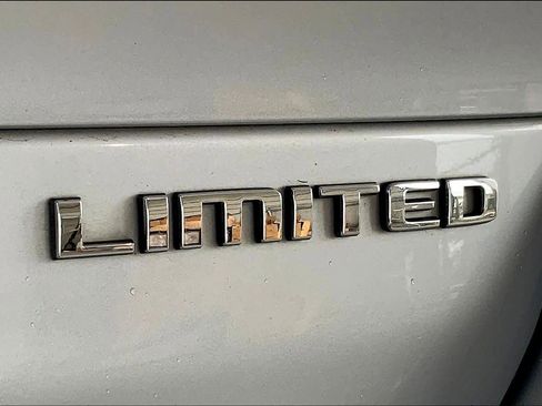 Used 2021 Jeep Grand Cherokee L Limited RWD image 10