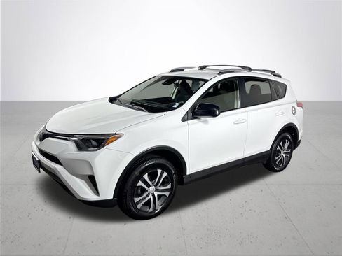 Used 2017 Toyota RAV4 LE image 2