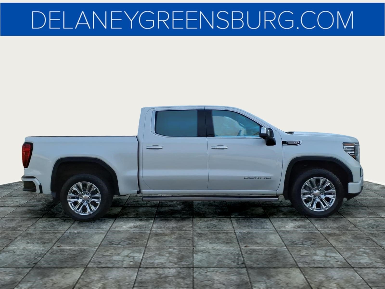 Used 2024 GMC Sierra 1500 Denali w/ Technology Package AWD/4WD image 2