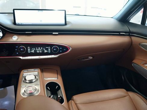 Used 2022 Genesis GV70 2.5T w/ Advanced Package image 13