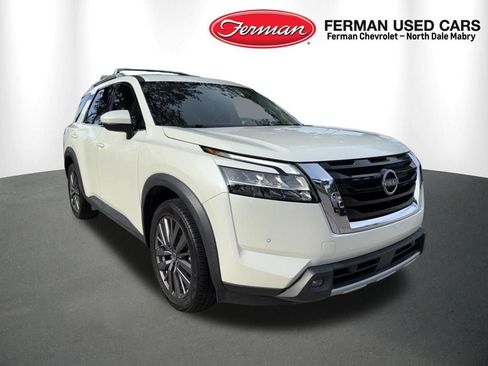 Used 2023 Nissan Pathfinder SL w/ SL Premium Package FWD image 1