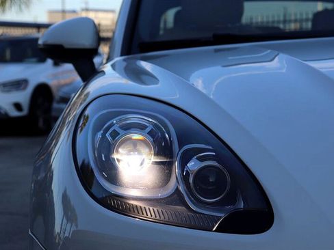 Used 2018 Porsche Macan S image 35