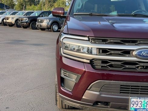 Certified 2024 Ford Expedition XLT image 9