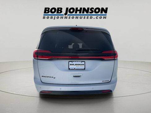 Used 2024 Chrysler Pacifica Touring-L w/ S Appearance Package image 6