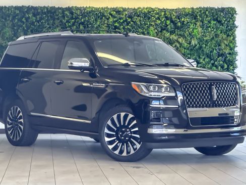 Certified 2024 Lincoln Navigator Black Label AWD/4WD image 2
