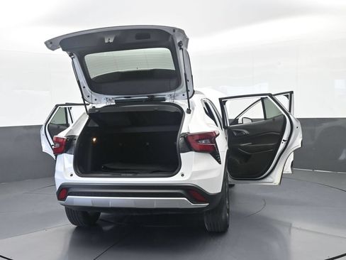 Used 2024 Chevrolet Trax LT FWD image 69