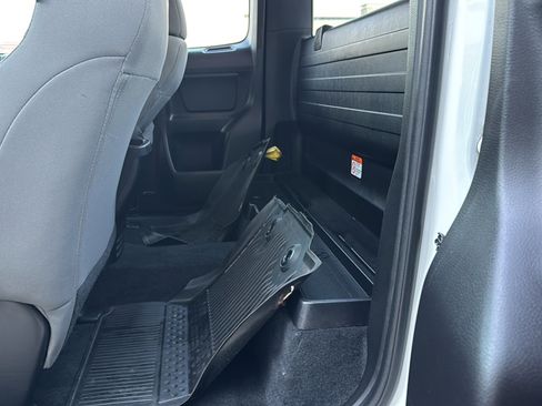 Used 2020 Toyota Tacoma SR image 18