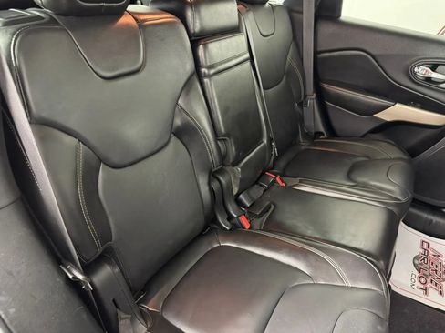 Used 2018 Jeep Cherokee Limited w/ Trailer Tow Group AWD/4WD image 37