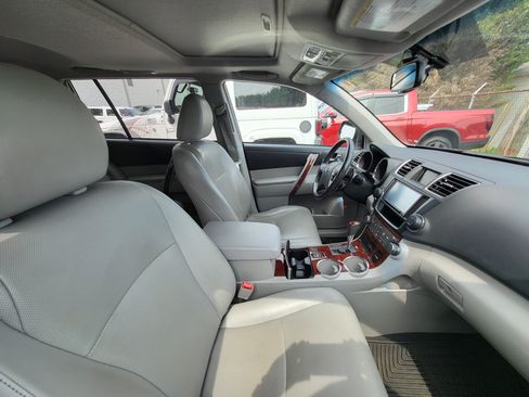Used 2013 Toyota Highlander Limited FWD image 8