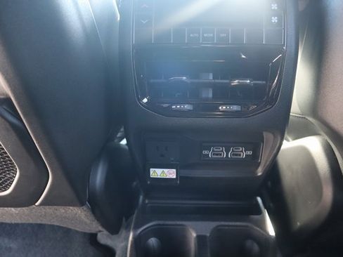 New 2025 Jeep Grand Cherokee L Laredo image 6