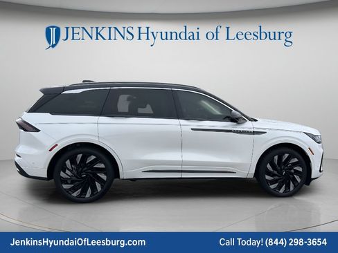 Used 2024 Lincoln Nautilus Black Label w/ Jet Appearance Package (87T) AWD/4WD image 4