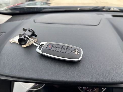 Used 2025 Nissan Rogue SV image 21