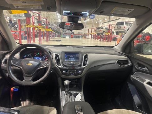 Used 2022 Chevrolet Equinox LS w/ LS Convenience Package FWD image 12