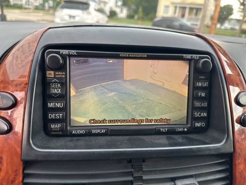 Used 2010 Toyota Sienna XLE Limited FWD image 22